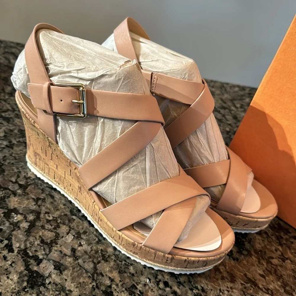 Unisa light pink wedge sandal NIB 9.5